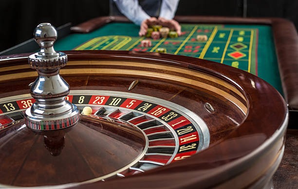 okwi live blackjack dealer at studio table